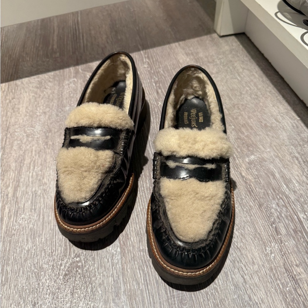 G.H. Bass & Co. Black and Cream Loafers - Picture 2 of 4